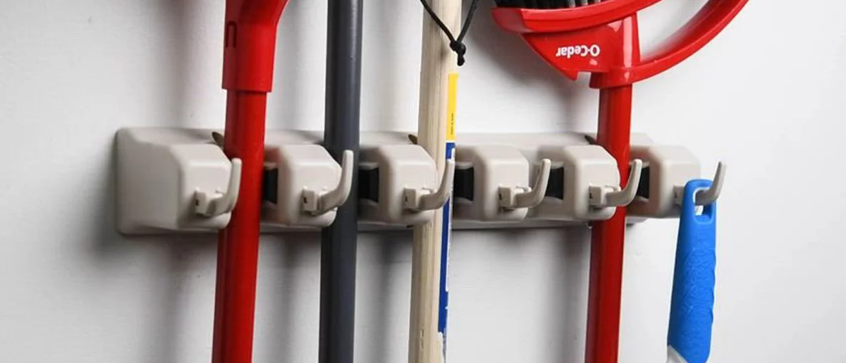 1-2 Pack Broom and Mop Holder Rack - Garage Storage System - Garden Tool Organizer with 5 Slots, 6 Hooks, 7.5lbs Capacity Per Slot Off - 图片 2